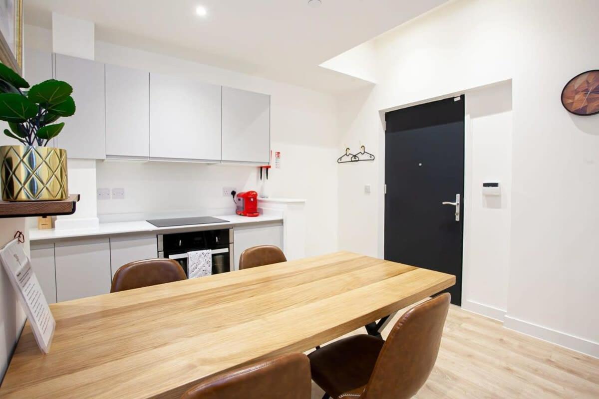 Super 2 Bed Close To Victoria Station Appartement