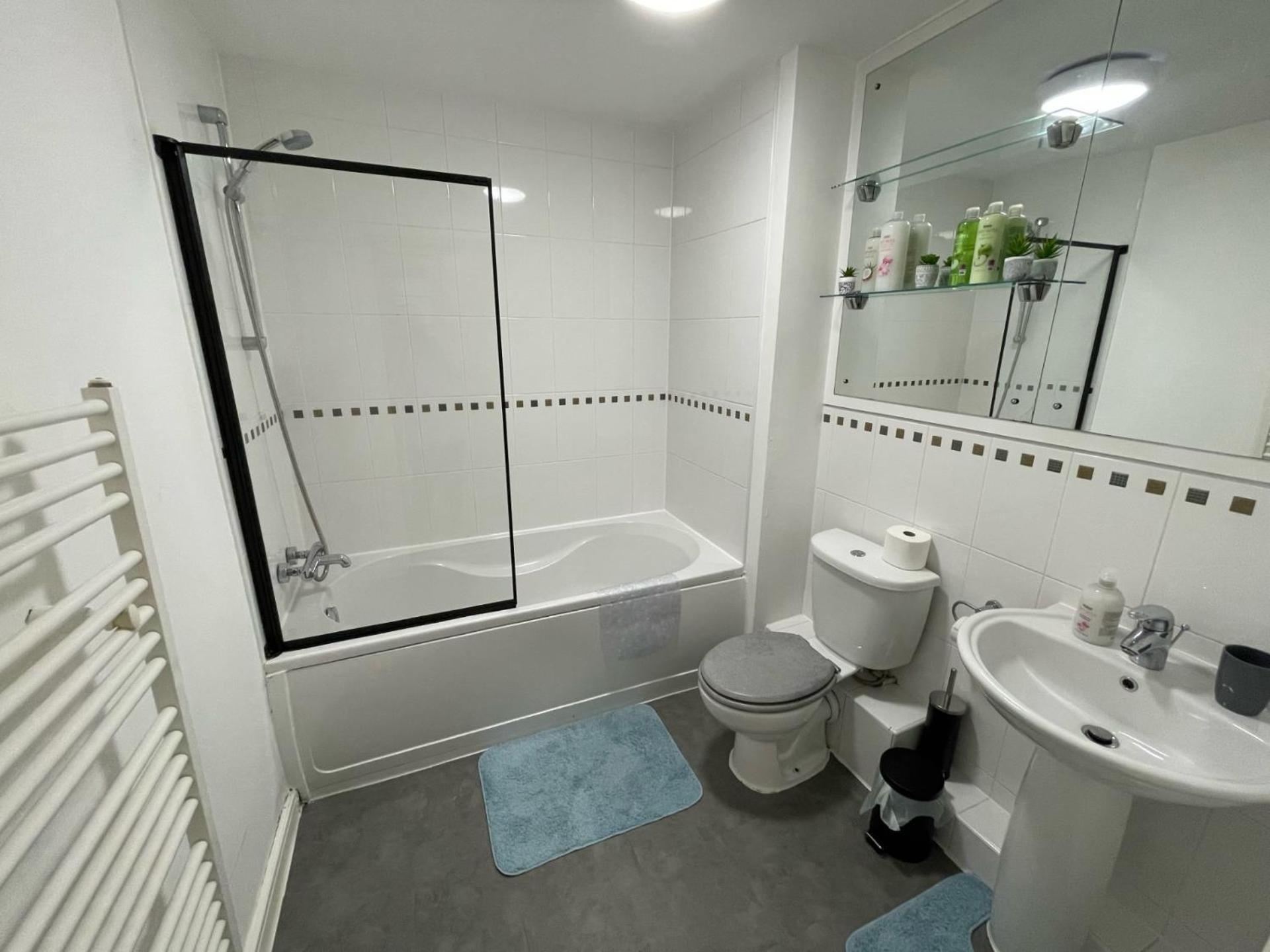 Appartement Balcony - Views Of Etihad Stadium - Near Coop Live Arena - Free Parking *