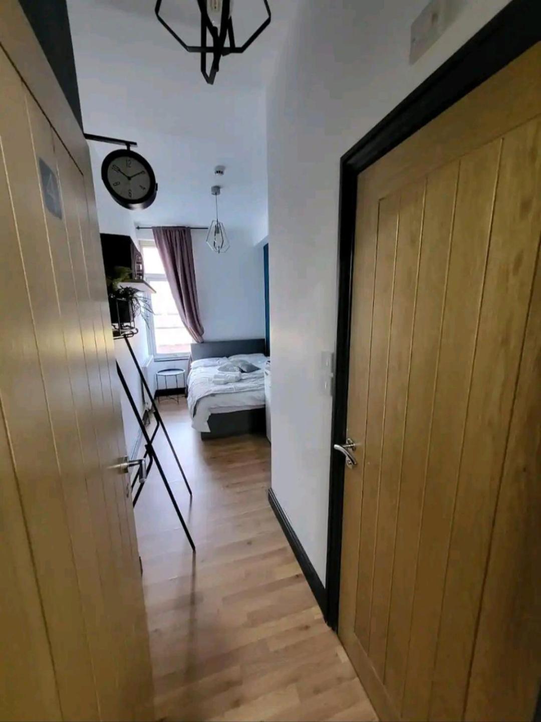Double With Bathroom And Kitchenette * Manchester