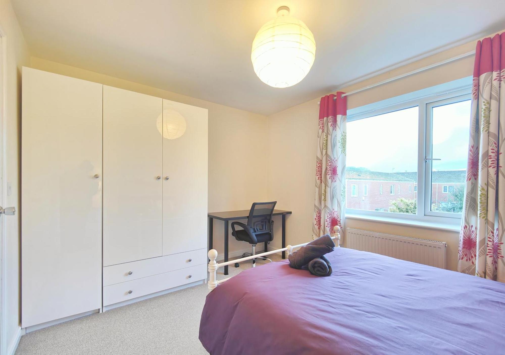 The Bushmoor - Spacious Holiday Townhouse 10 Minutes To City Centre Free Parking Holiday home