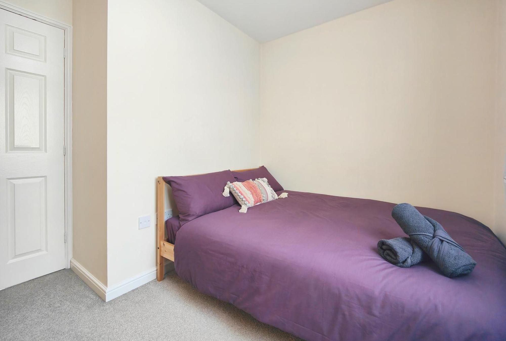 Holiday home The Bushmoor - Spacious Holiday Townhouse 10 Minutes To City Centre Free Parking *