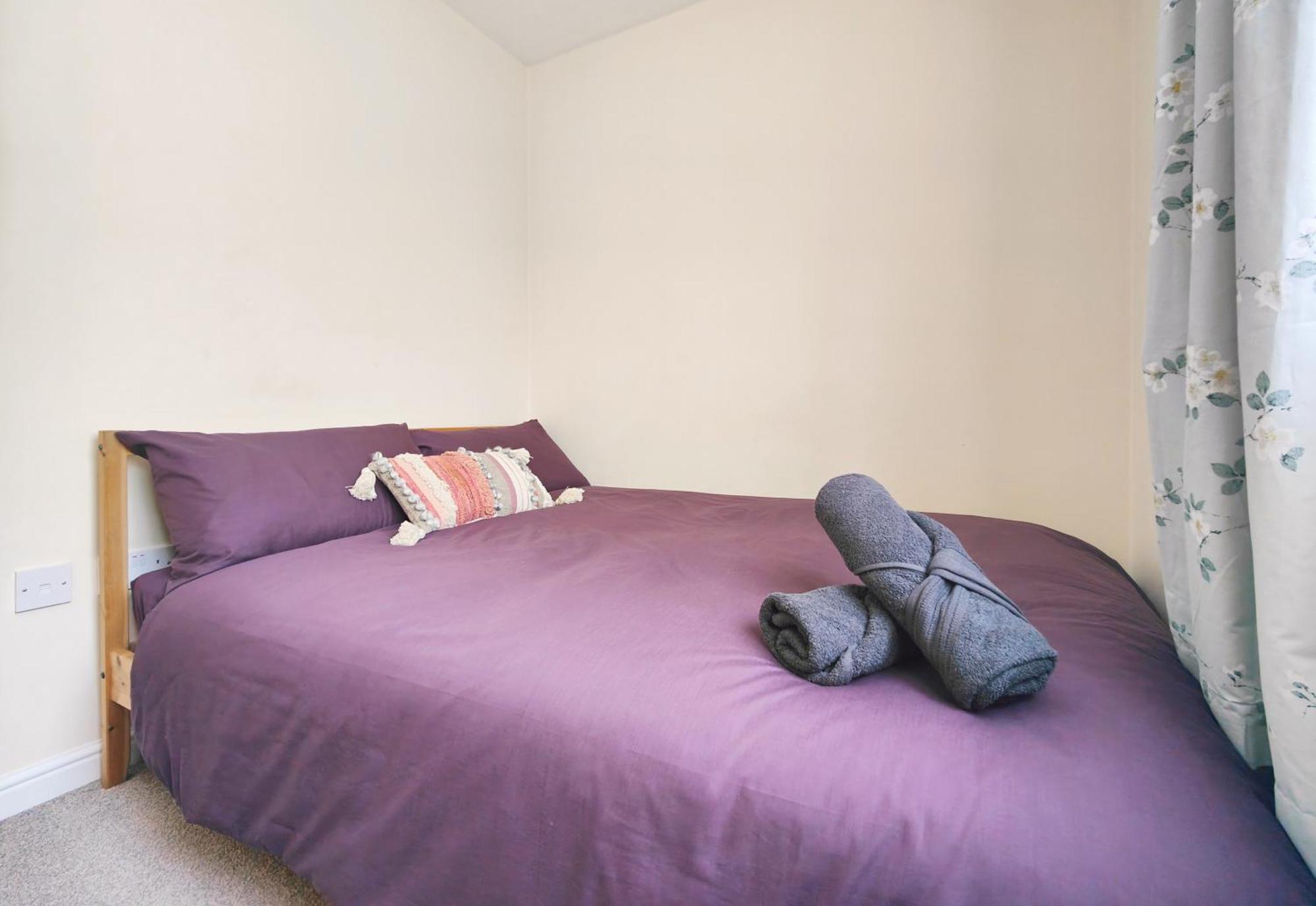 Holiday home The Bushmoor - Spacious Holiday Townhouse 10 Minutes To City Centre Free Parking