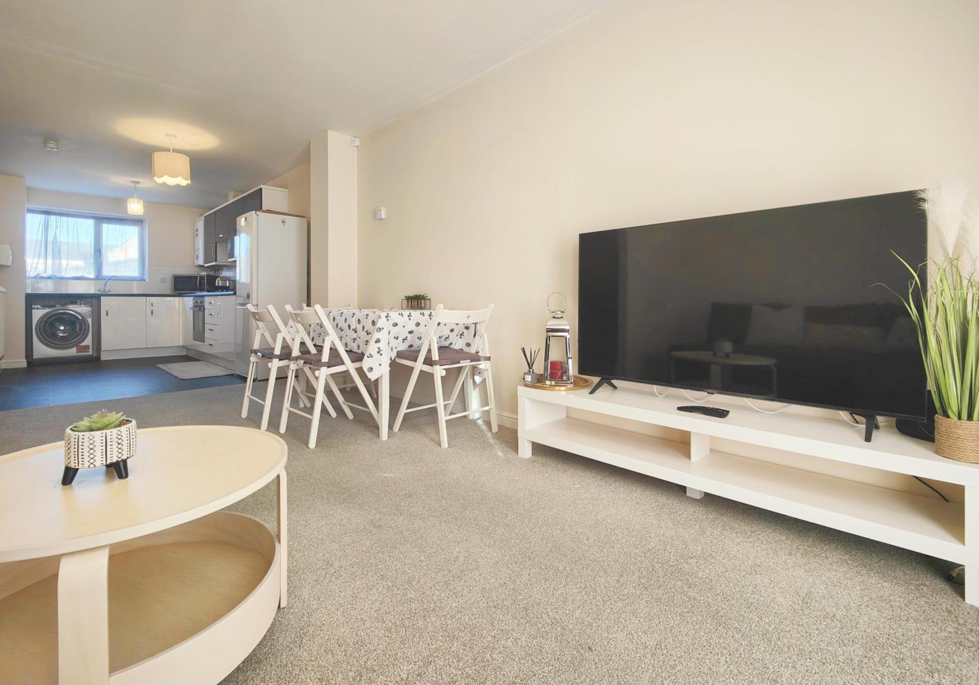 The Bushmoor - Spacious Holiday Townhouse 10 Minutes To City Centre Free Parking Holiday home Manchester