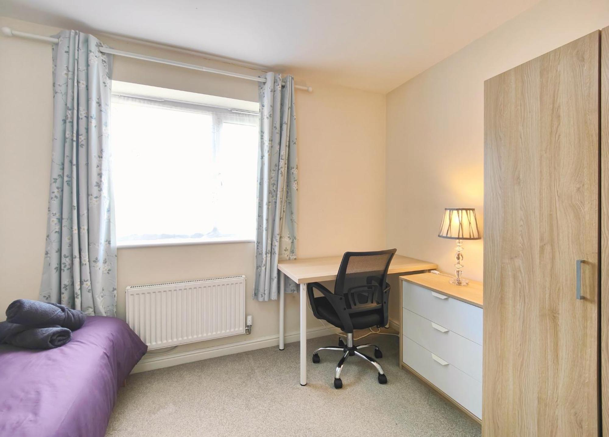 The Bushmoor - Spacious Holiday Townhouse 10 Minutes To City Centre Free Parking Holiday home *