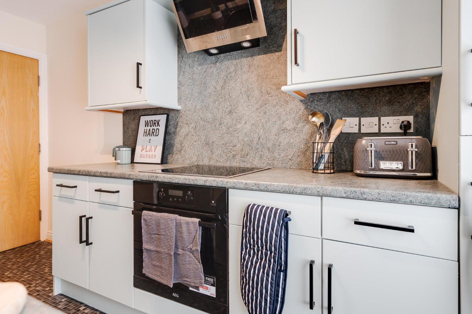 Brimmond Homes: Modern City-center With Parking Manchester