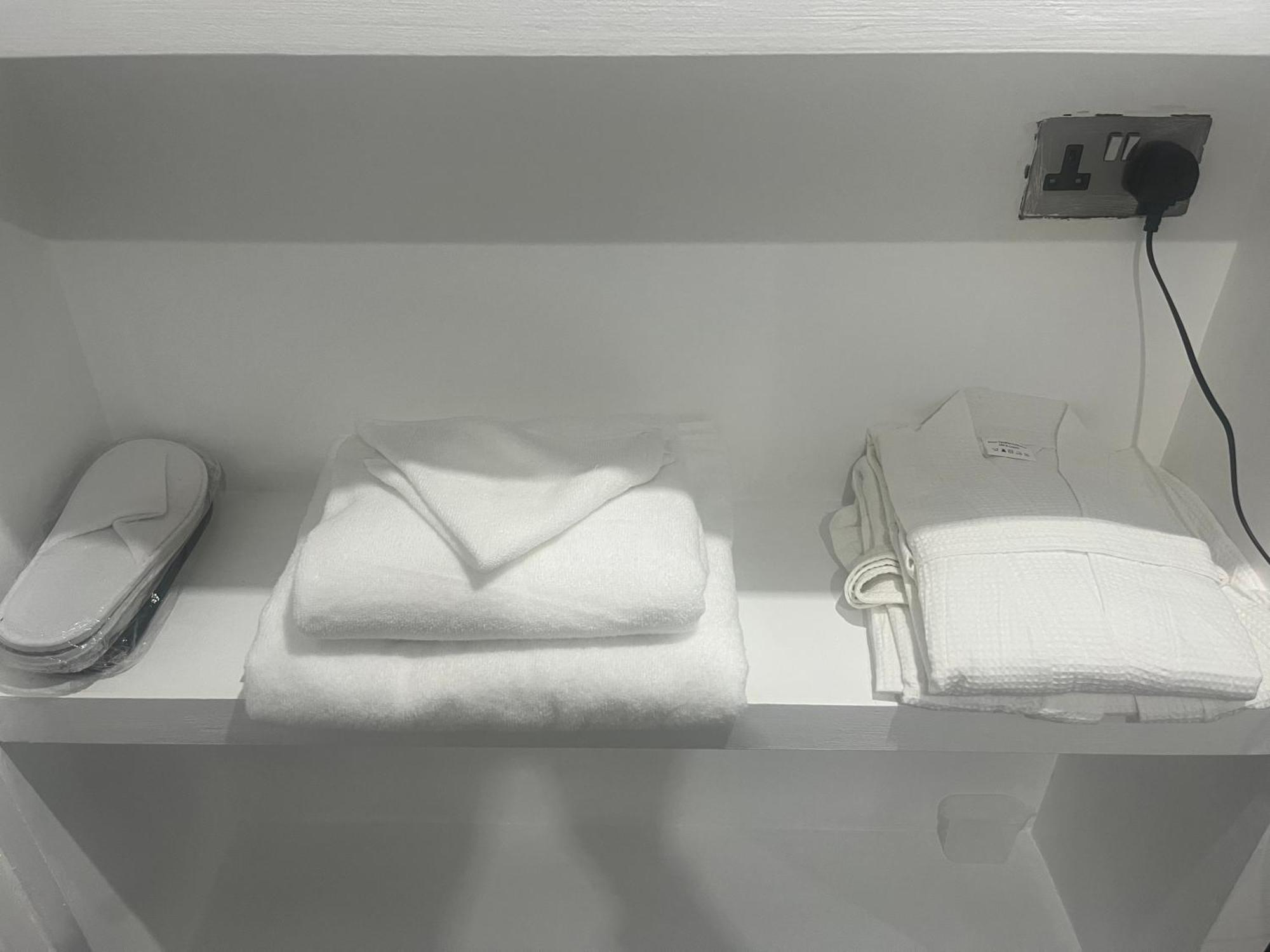 Dynasty * Manchester