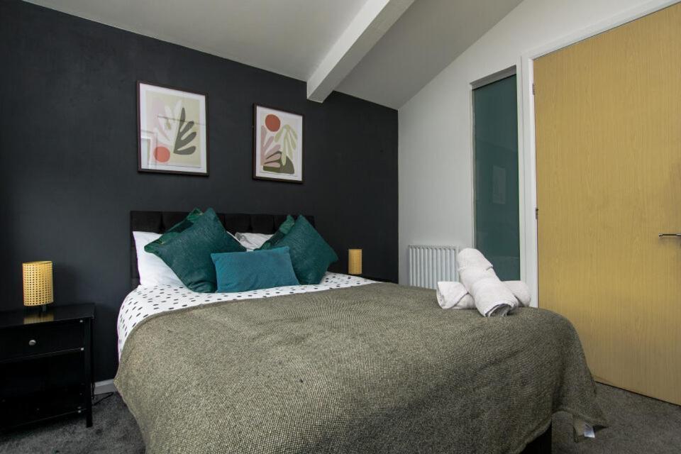 Exquisite Three Bedroom House * Manchester