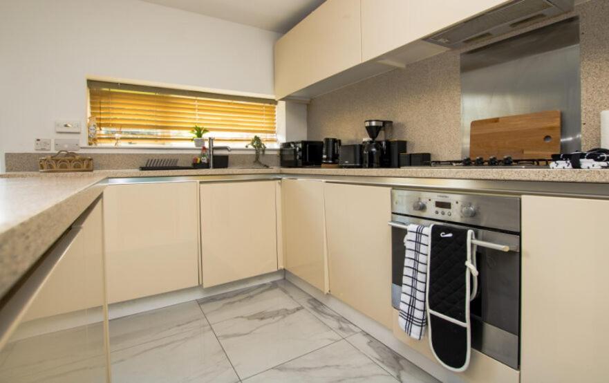 Holiday home Exquisite Three Bedroom House Manchester