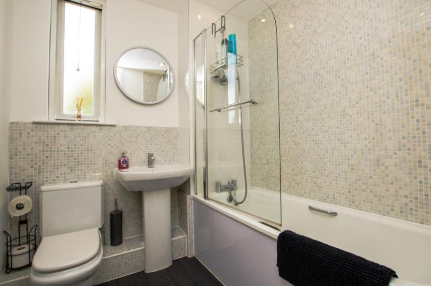 Holiday home Exquisite Three Bedroom House Manchester