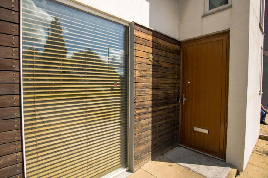 Holiday home Exquisite Three Bedroom House