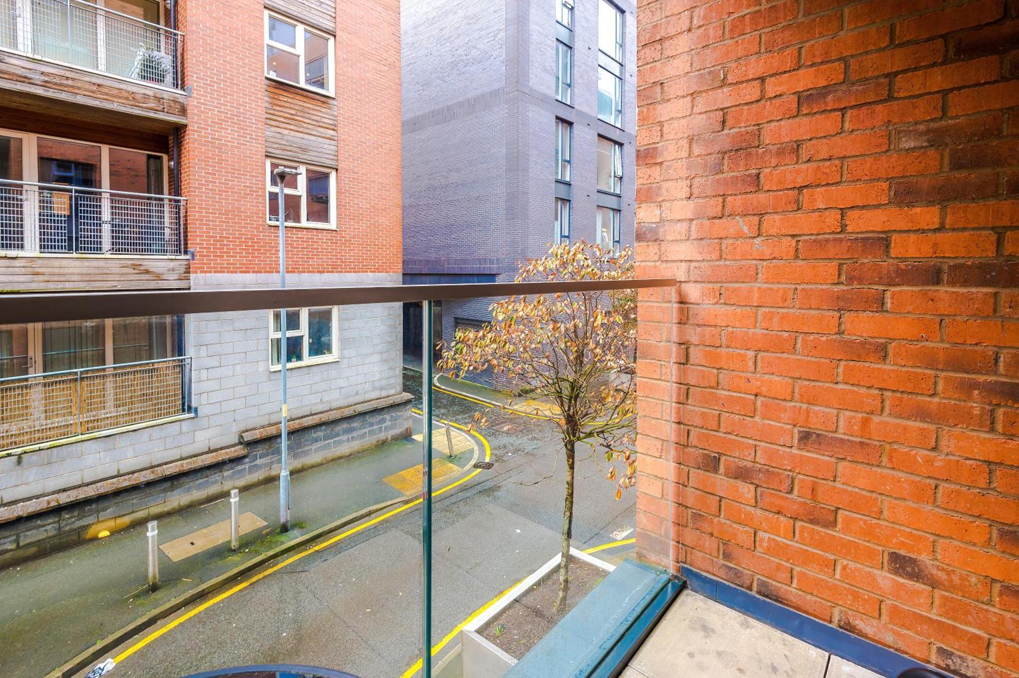 Hilltop Serviced Apartments- Northern Quarter Apartment *