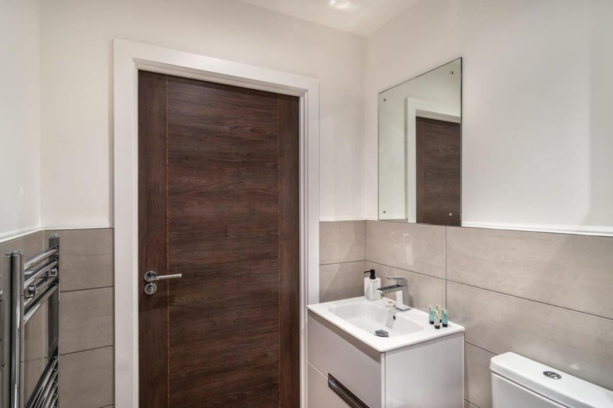 Stayzeni, Alexandra Rise Sleek 1 Bed Manchester