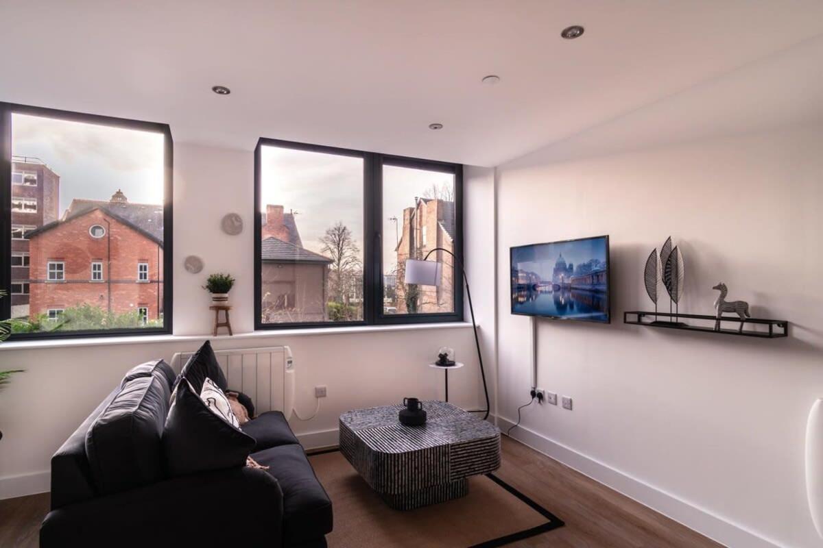 Stayzeni, Alexandra Rise Sleek 1 Bed