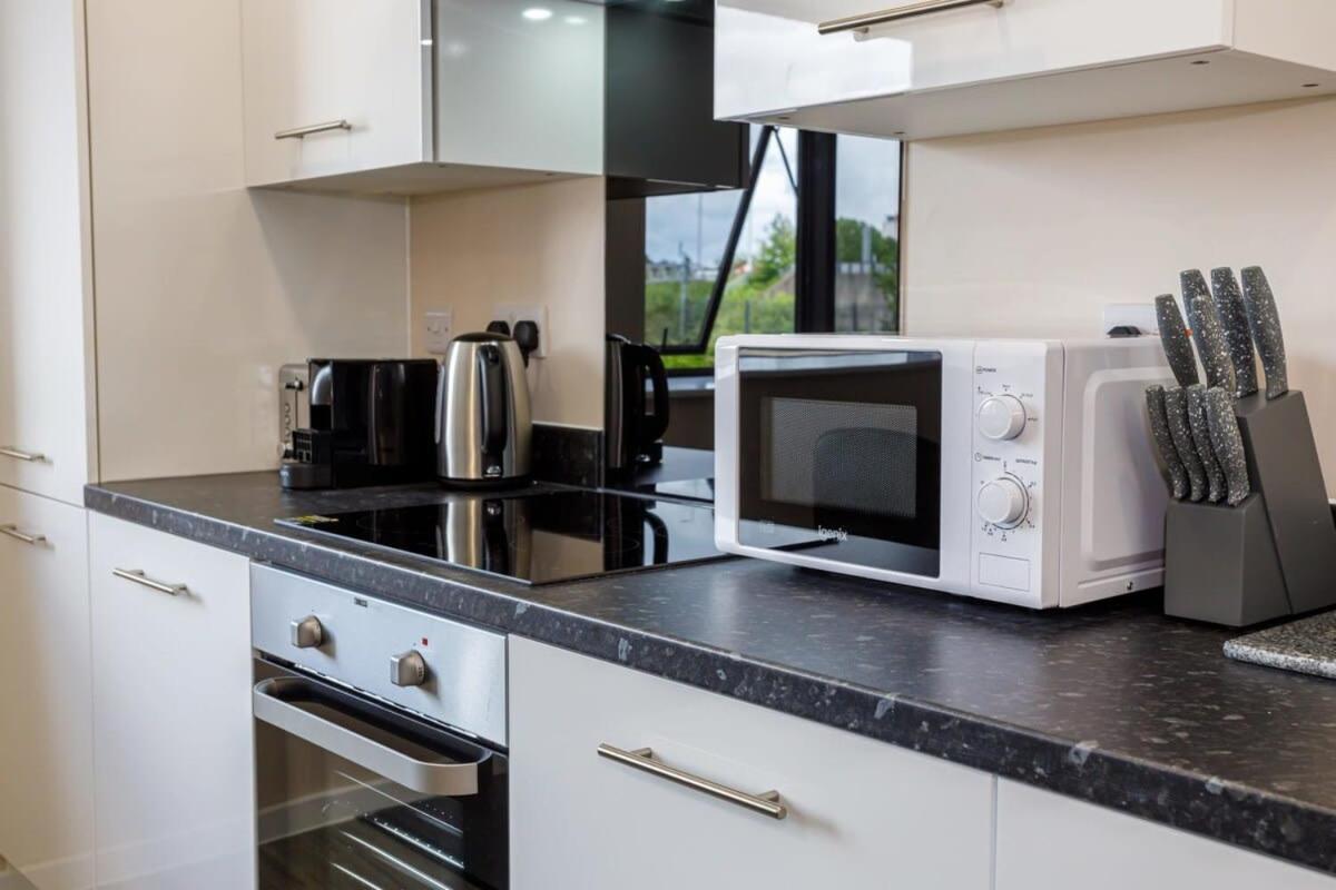 Modern 1 Bedroom Apartment, *
