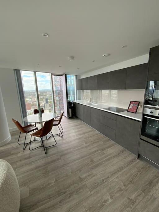 Apartment Modern 2 Bed Corner With Gym & Manchester