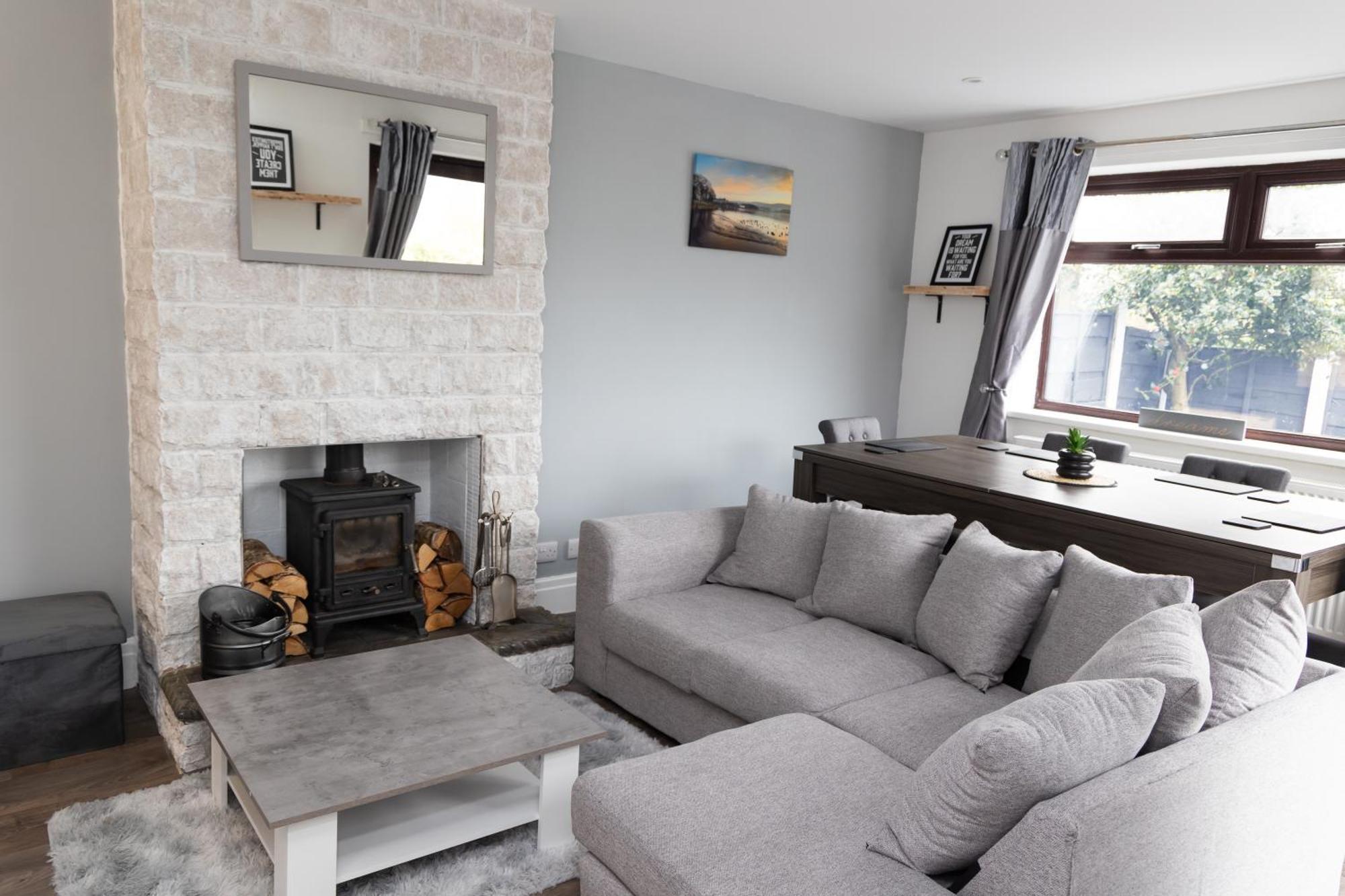 Holiday home Carpe Diem - Stunning 4 Bed With Games Table Manchester