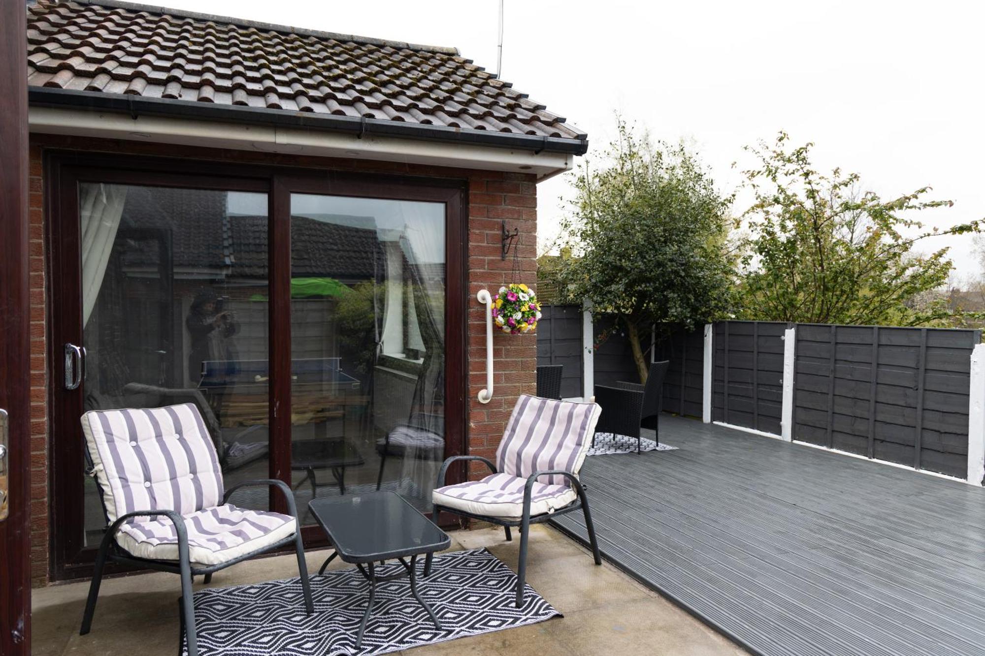 Carpe Diem - Stunning 4 Bed With Games Table Manchester