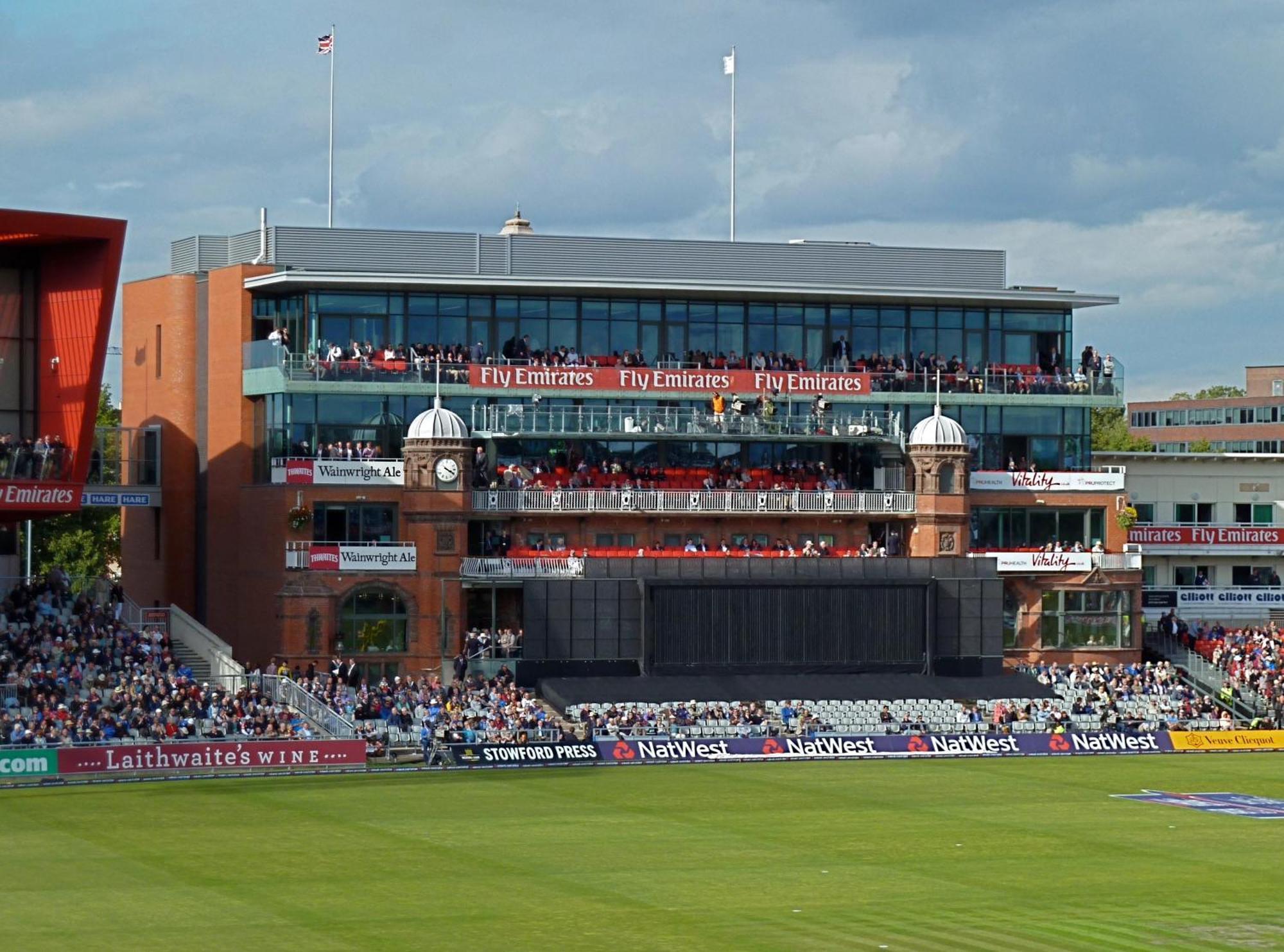 Spaces 2 Bed & 2 Bath Apartment, In Old Trafford! Ua92, Football Stadium, Cricket Stadium, Retail Park Manchester