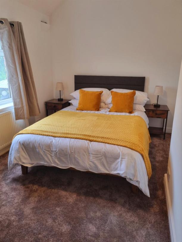 House With 3 Bedroom And 2 Parking Bays - Airport 6 Min Walk