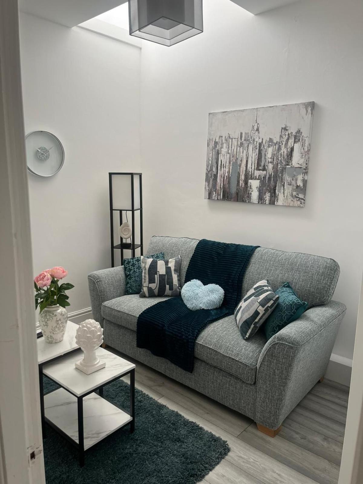 Affordably Elegant Close To Coop Live, Etihad Stadium And Centre Apartment