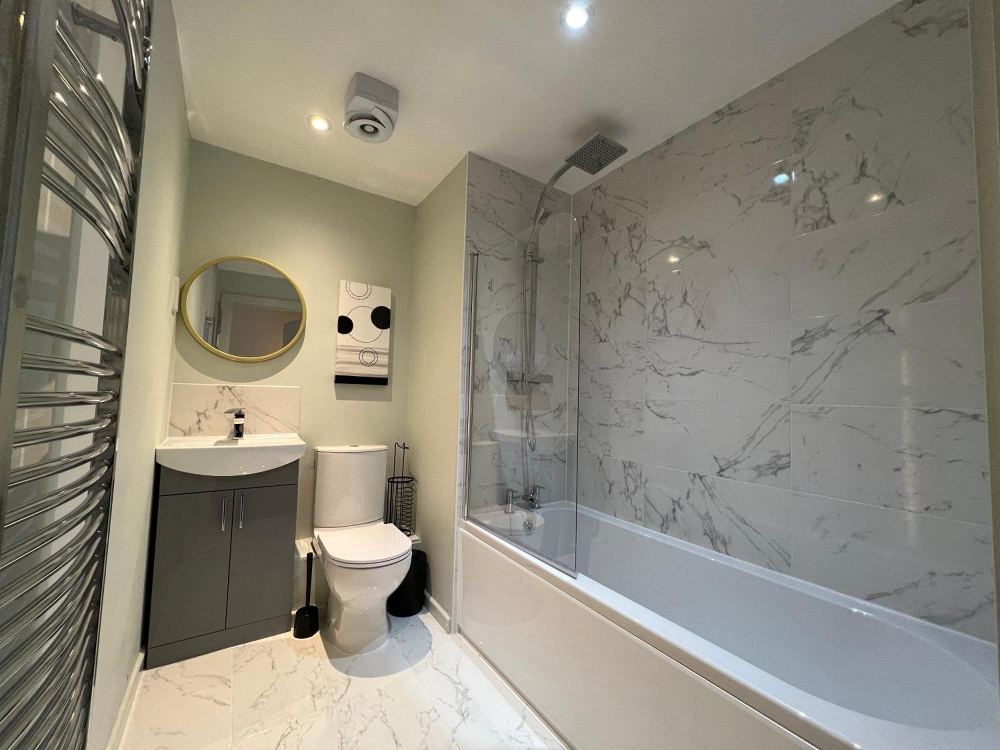 Apartment Stunning Centre From + Free Parking *