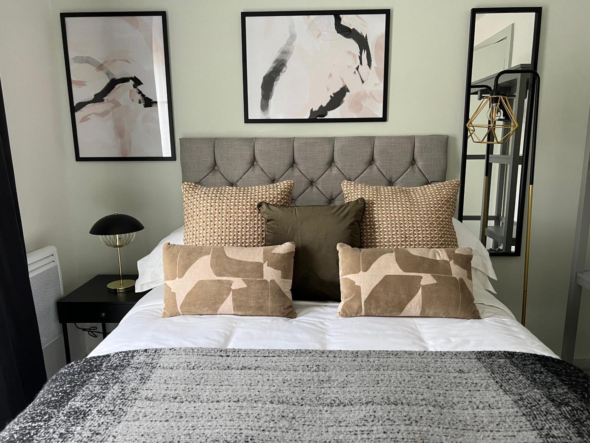 Stunning Centre From + Free Parking Apartment