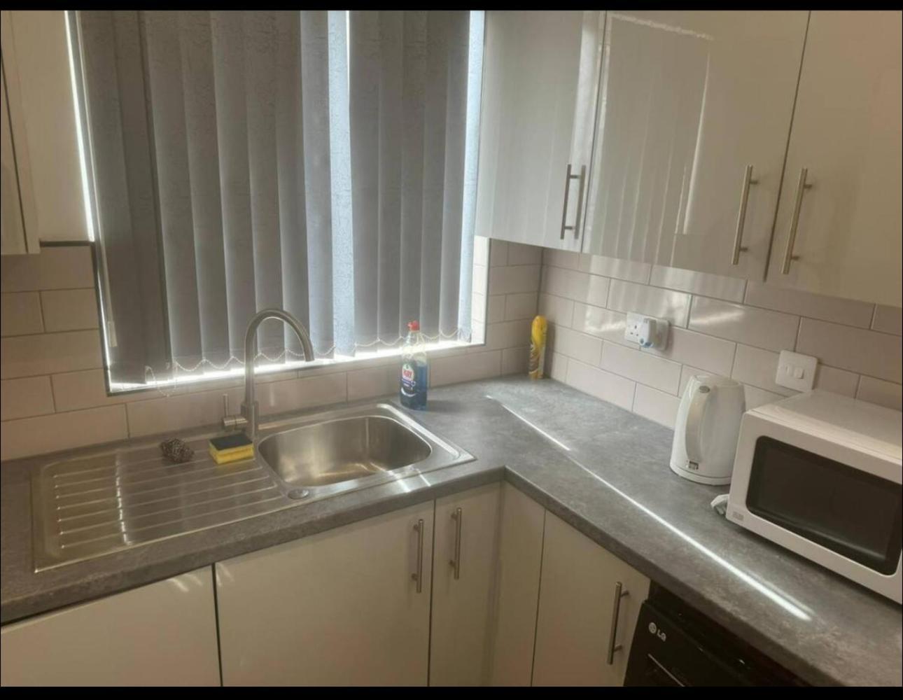 Guest house Single In Manchester