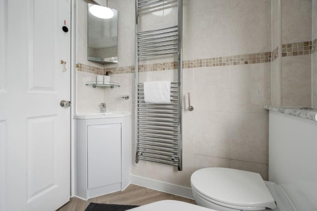 Cozy 3br - Games - Sleeps 9 Apartment Manchester