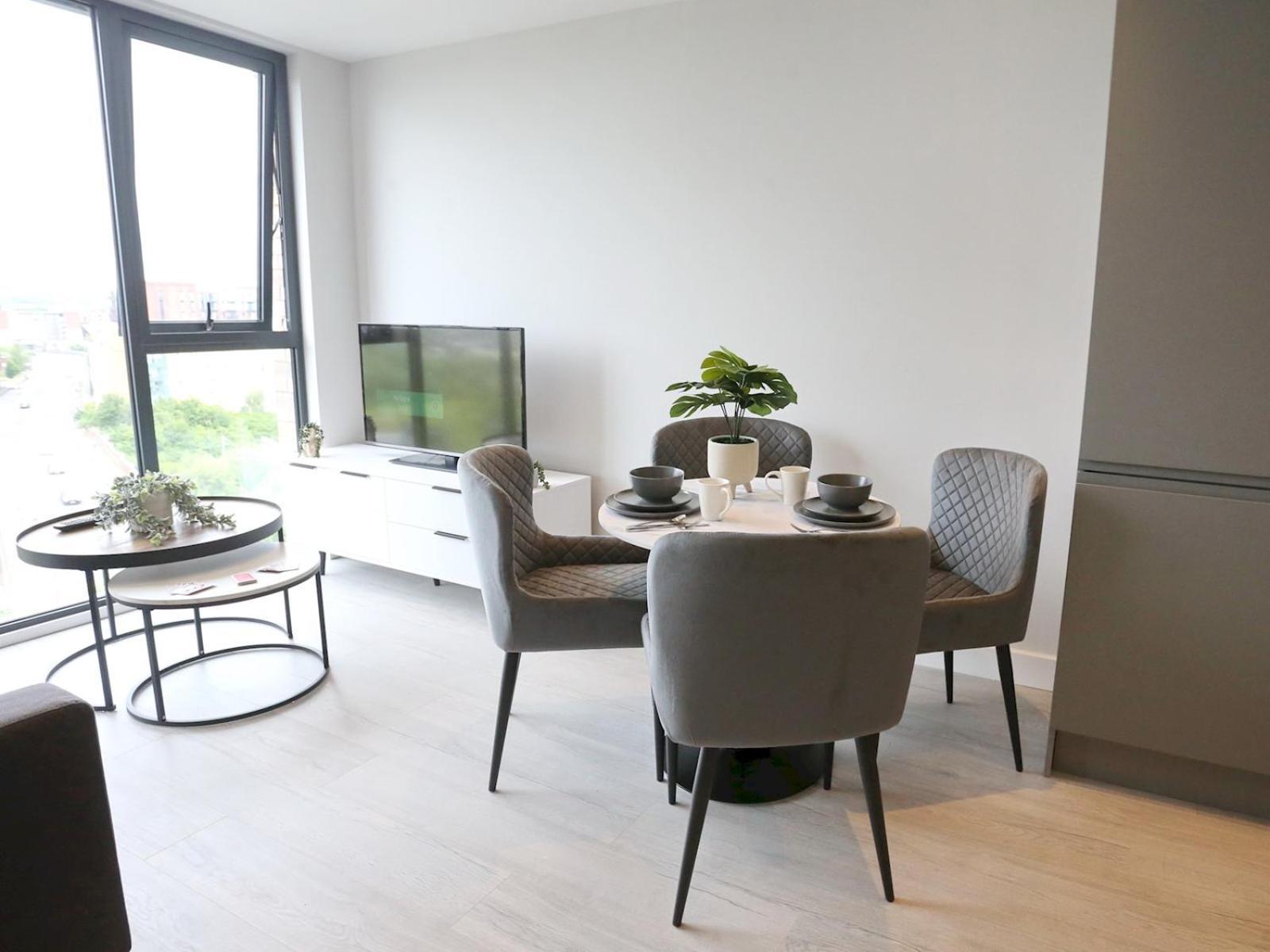 Pass The Keys 9th Floor Flat 24hr Shop At Base Pets Allowed Apartment *