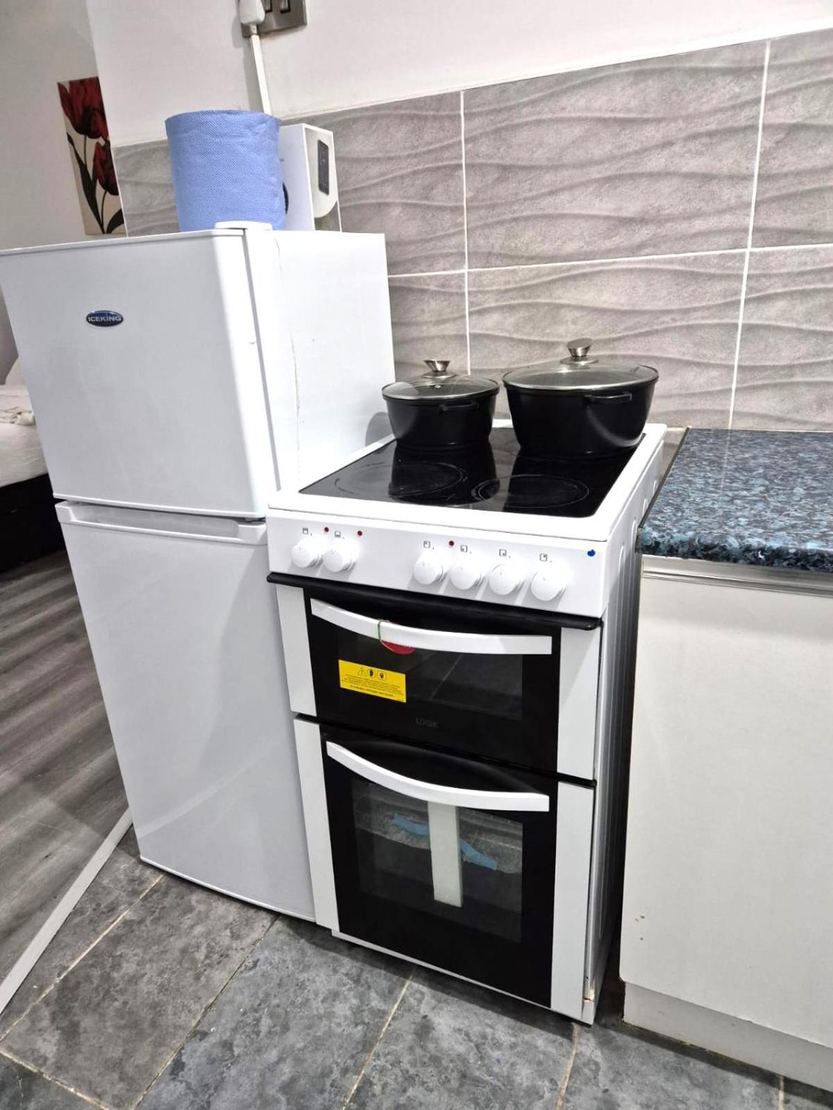 Affordably Elegant Close To Coop Live, Etihad Stadium And Centre Apartment
