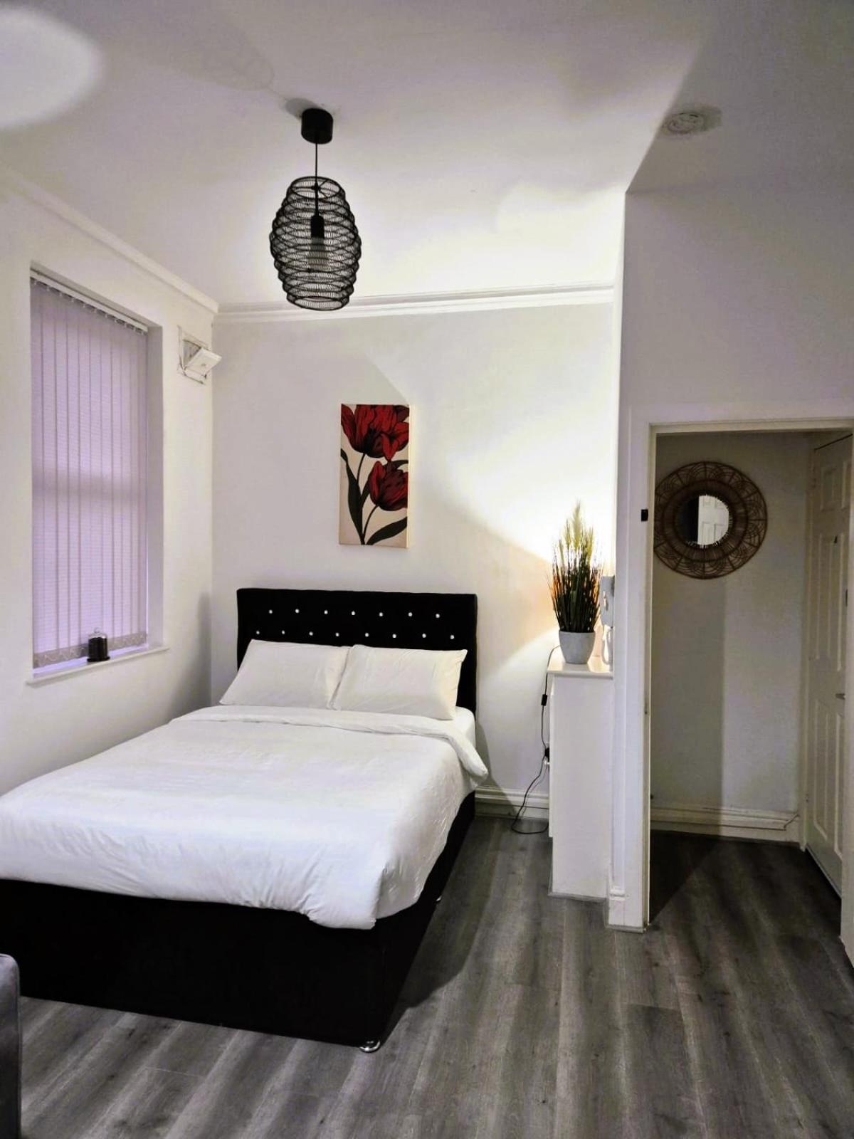 Affordably Elegant Close To Coop Live, Etihad Stadium And Centre *