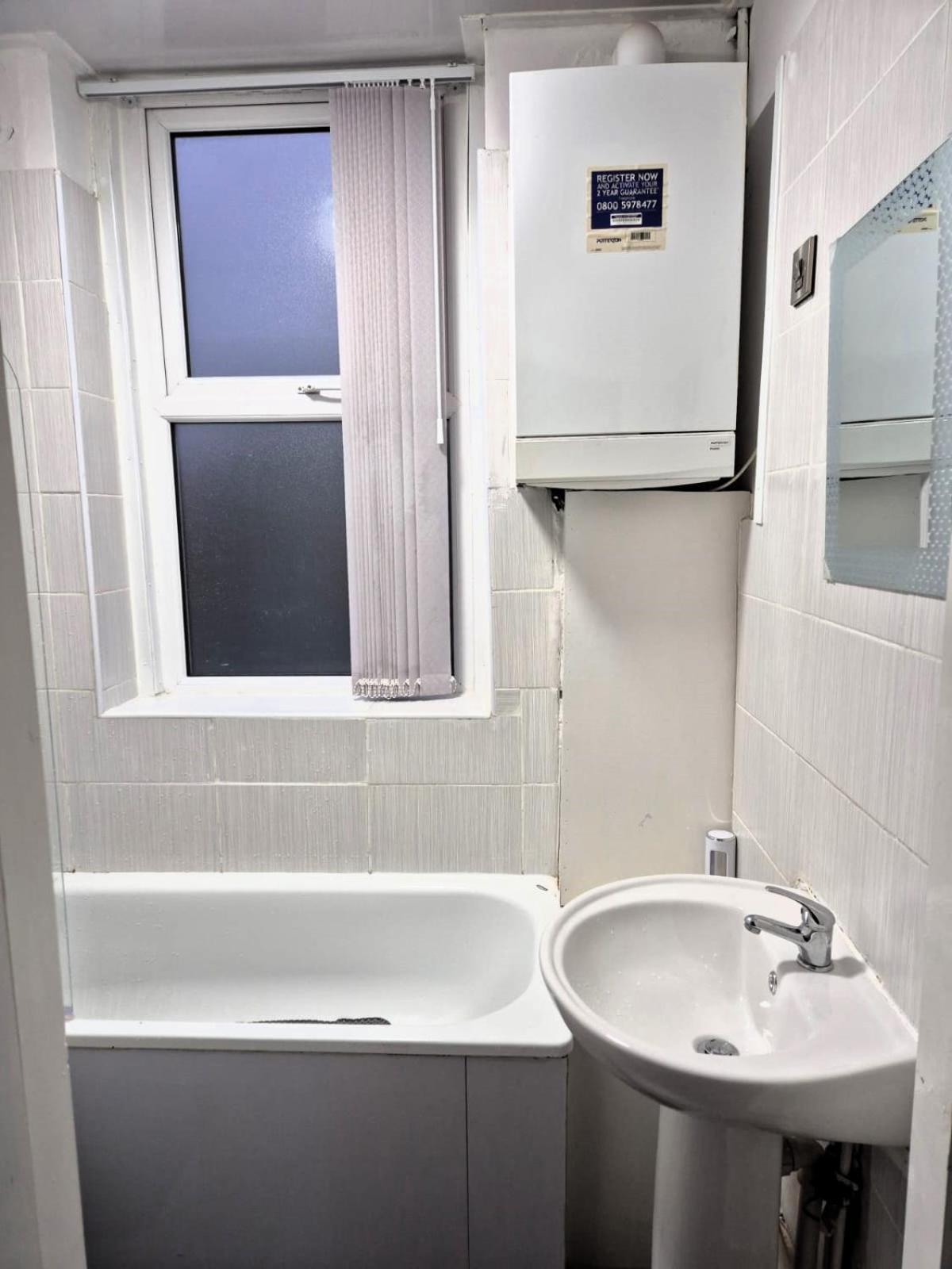 Affordably Elegant Close To Coop Live, Etihad Stadium And Centre Apartment