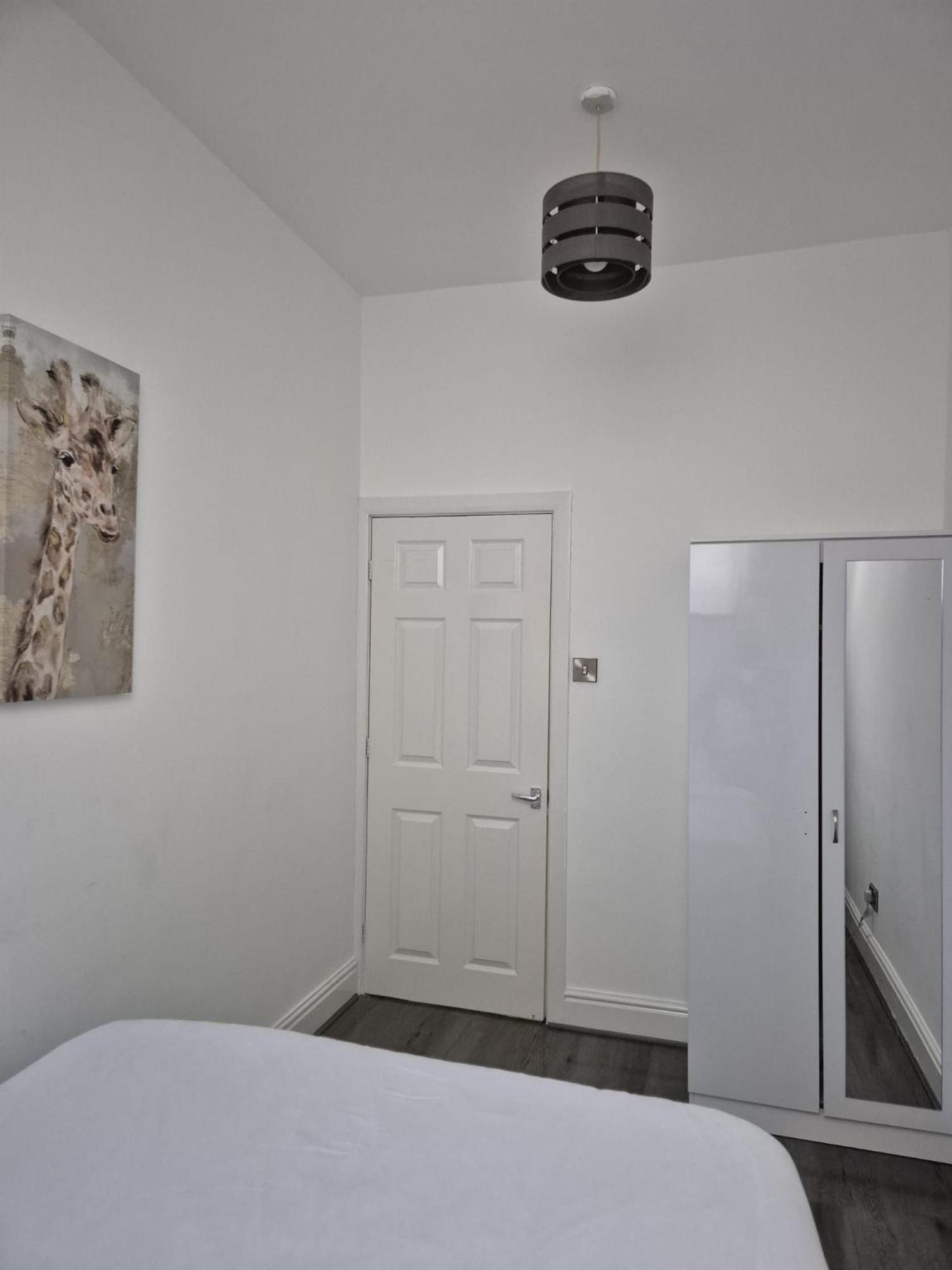 Apartment Affordably Elegant Close To Coop Live, Etihad Stadium And Centre