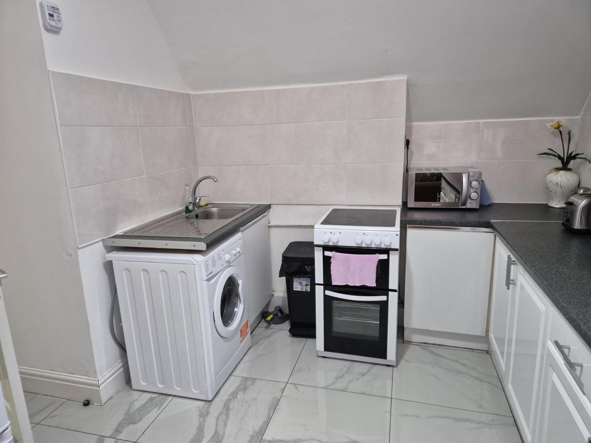 Apartment Affordably Elegant Close To Coop Live, Etihad Stadium And Centre *