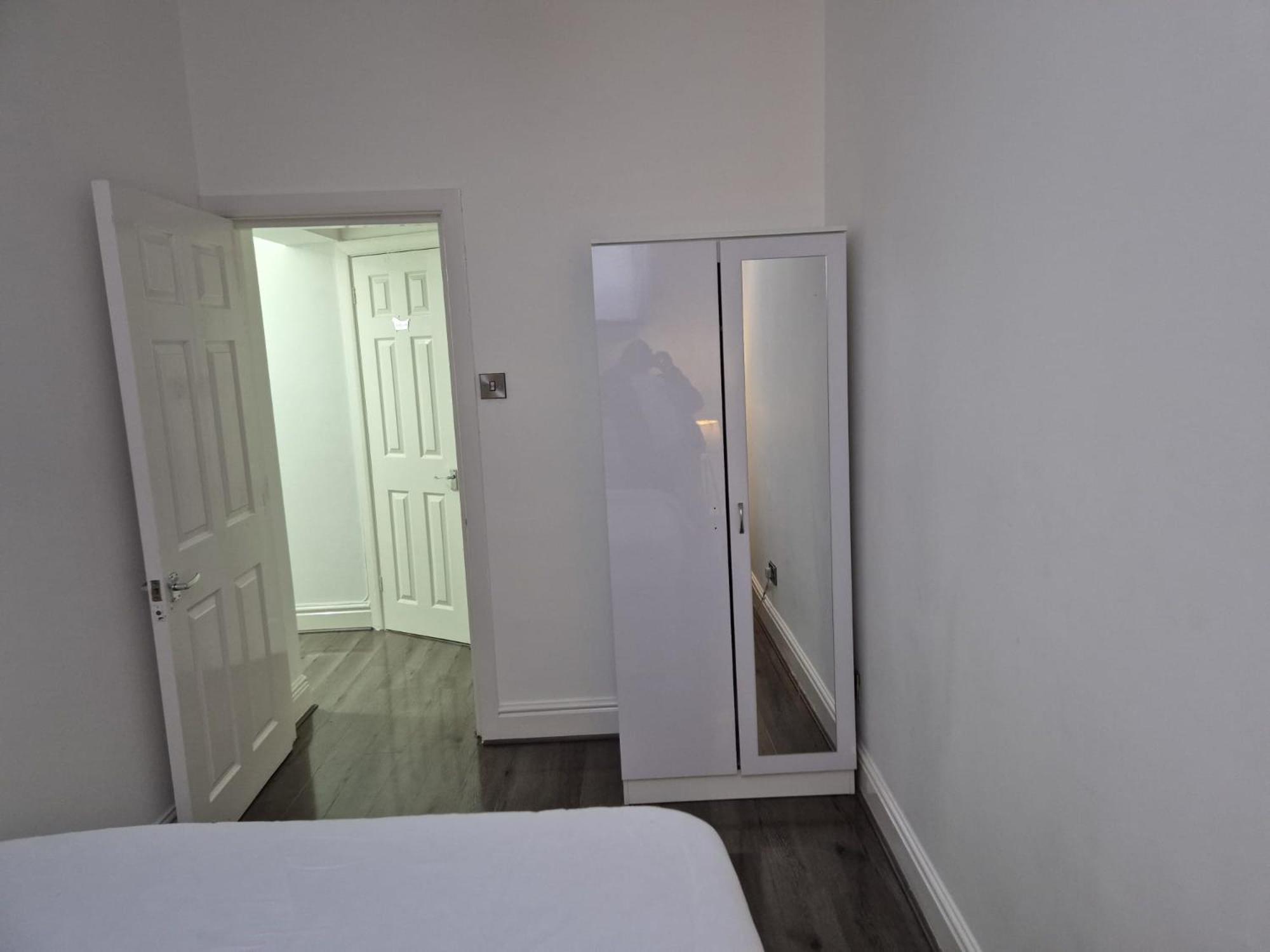 Affordably Elegant Close To Coop Live, Etihad Stadium And Centre Apartment