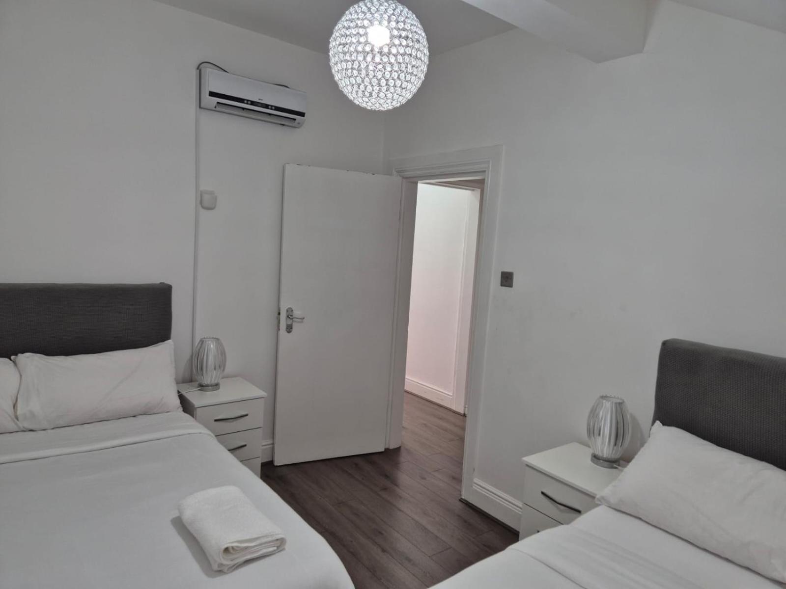Apartment Affordably Elegant Close To Coop Live, Etihad Stadium And Centre
