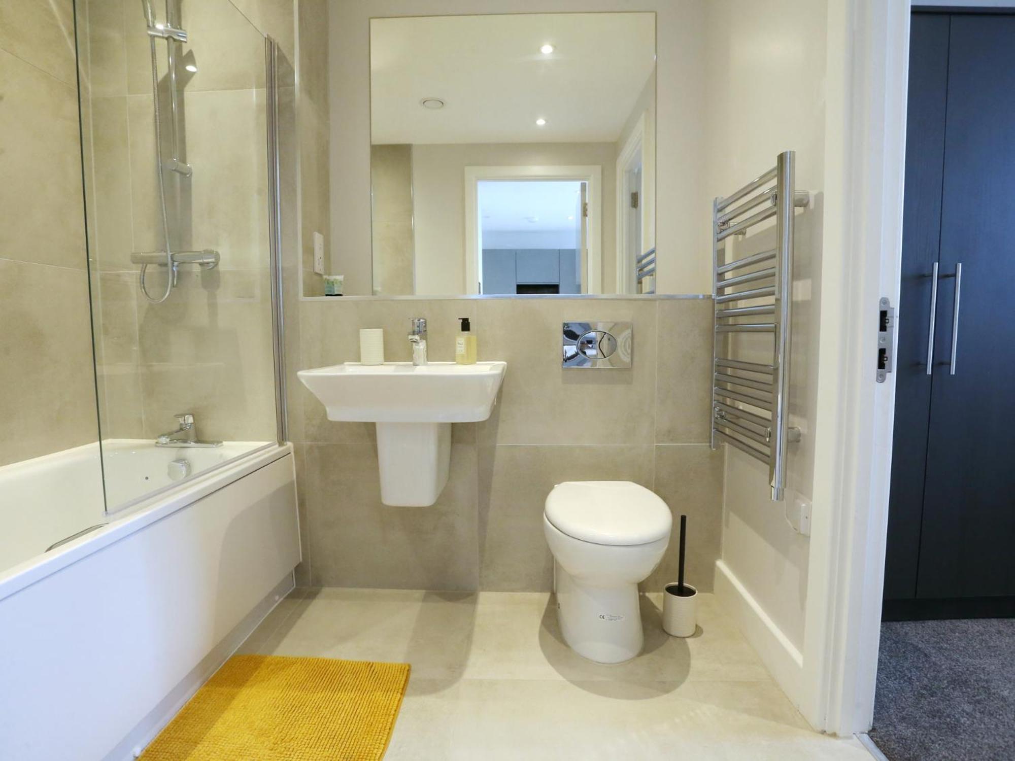 Pass The Keys 9th Floor Flat 24hr Shop At Base Pets Allowed Manchester