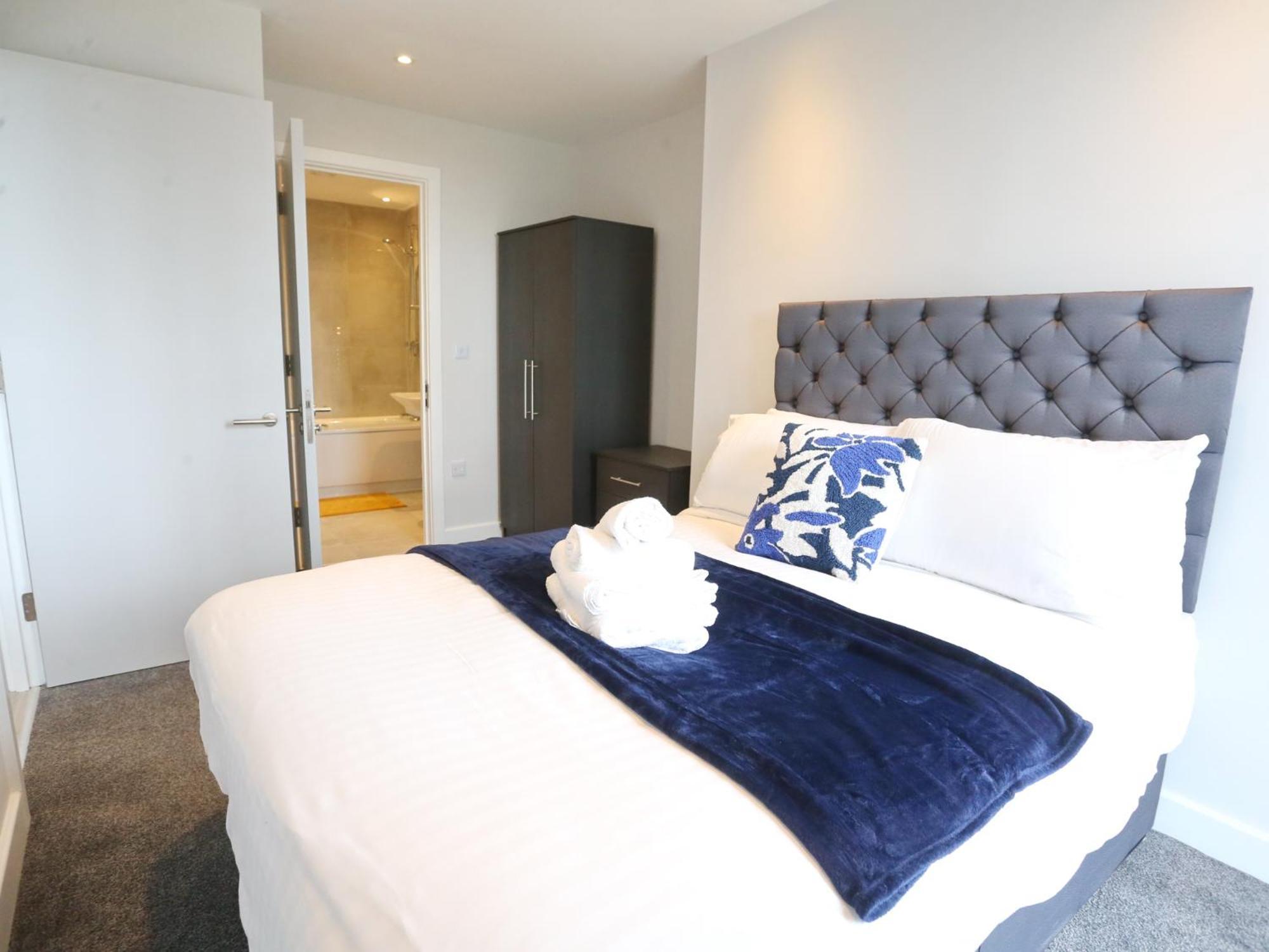 Pass The Keys 9th Floor Flat 24hr Shop At Base Pets Allowed *