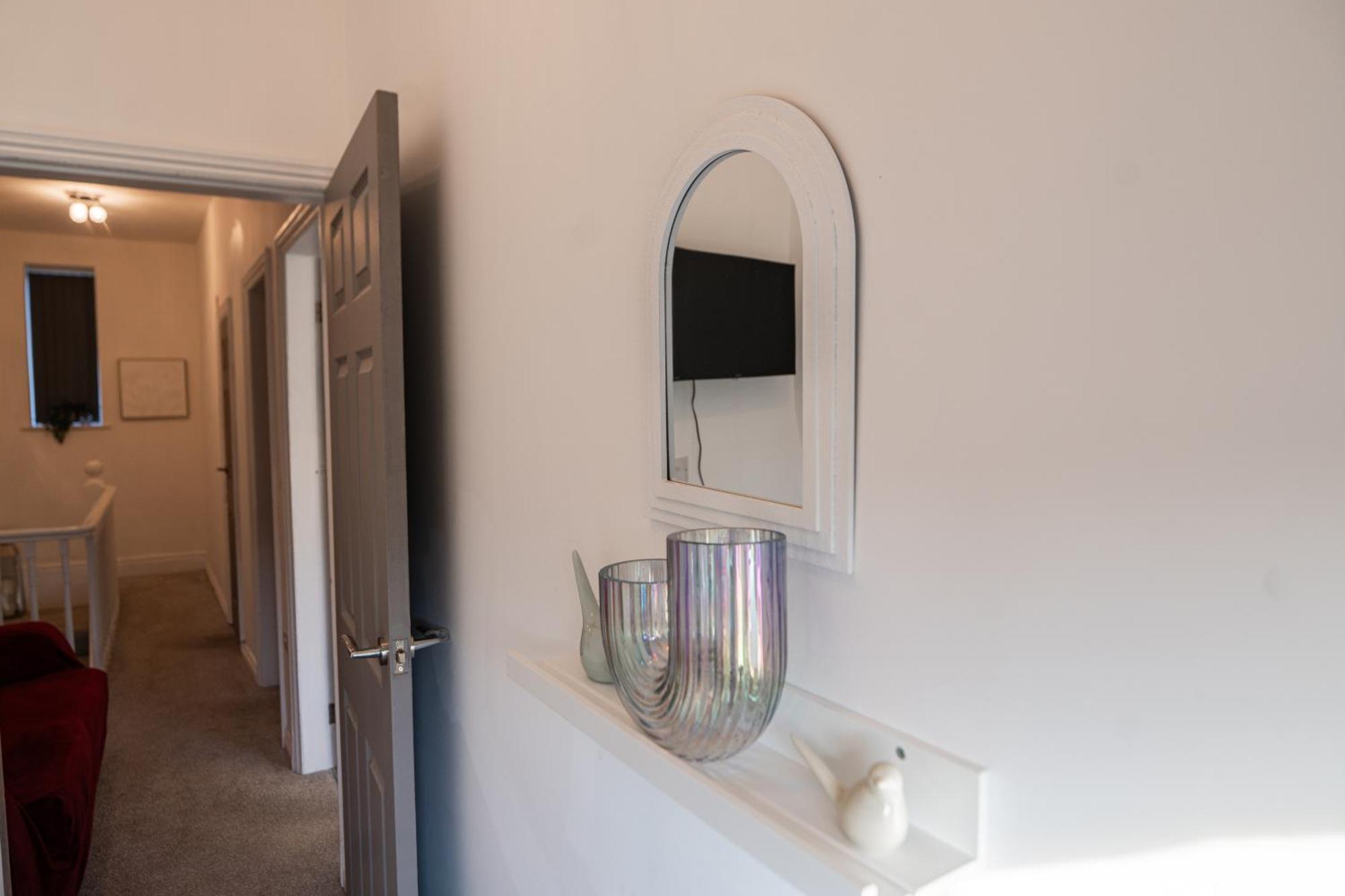 - 4 Beds - Sleeps 7 - Street Parking Manchester