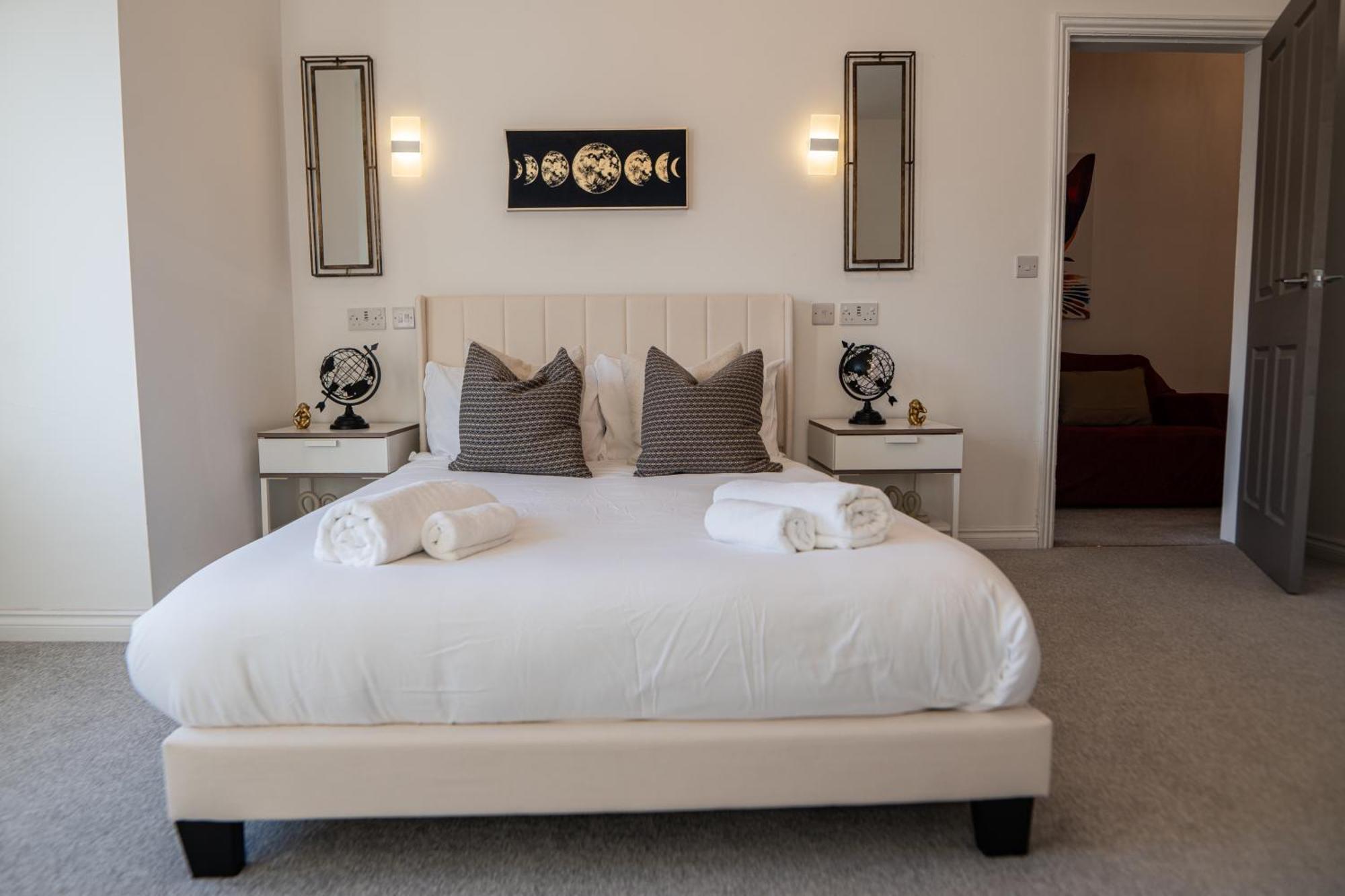- 4 Beds - Sleeps 7 - Street Parking Manchester