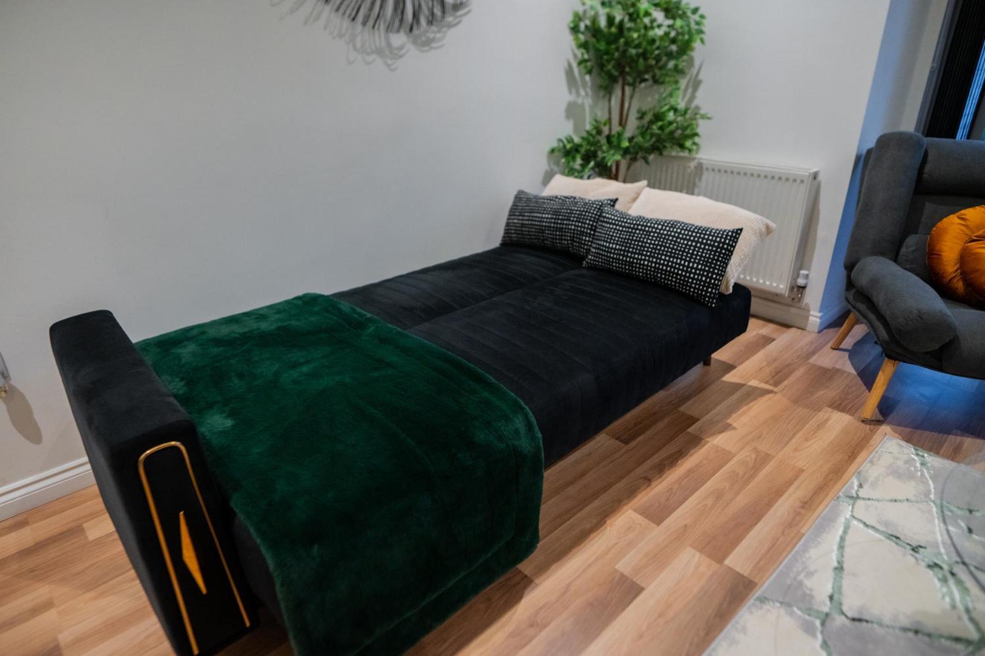 - 4 Beds - Sleeps 7 - Street Parking Manchester