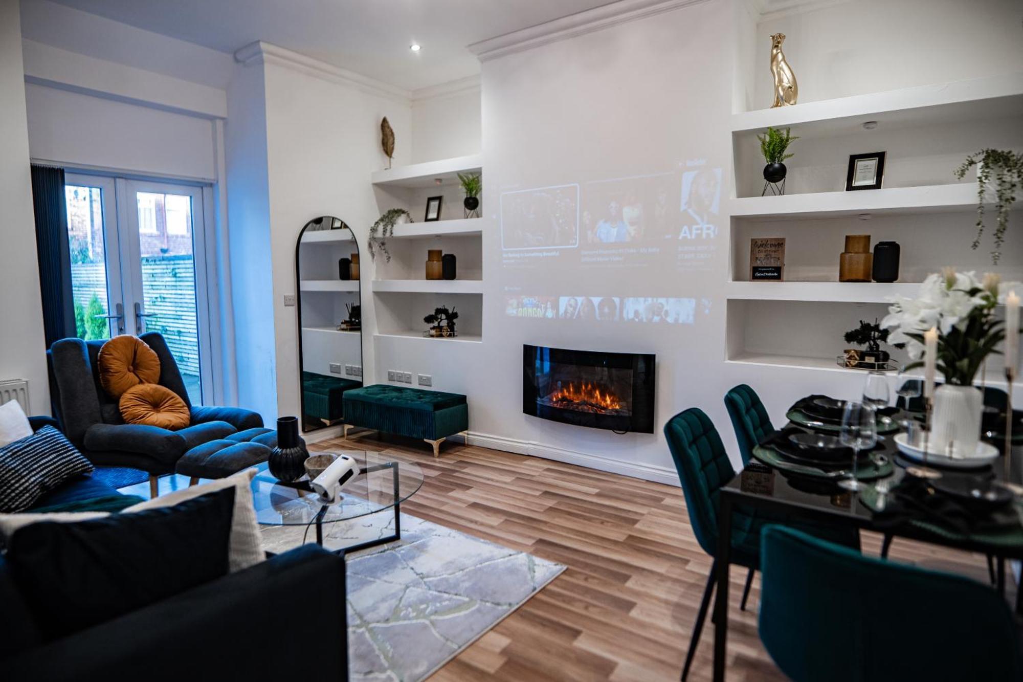 - 4 Beds - Sleeps 7 - Street Parking Holiday home