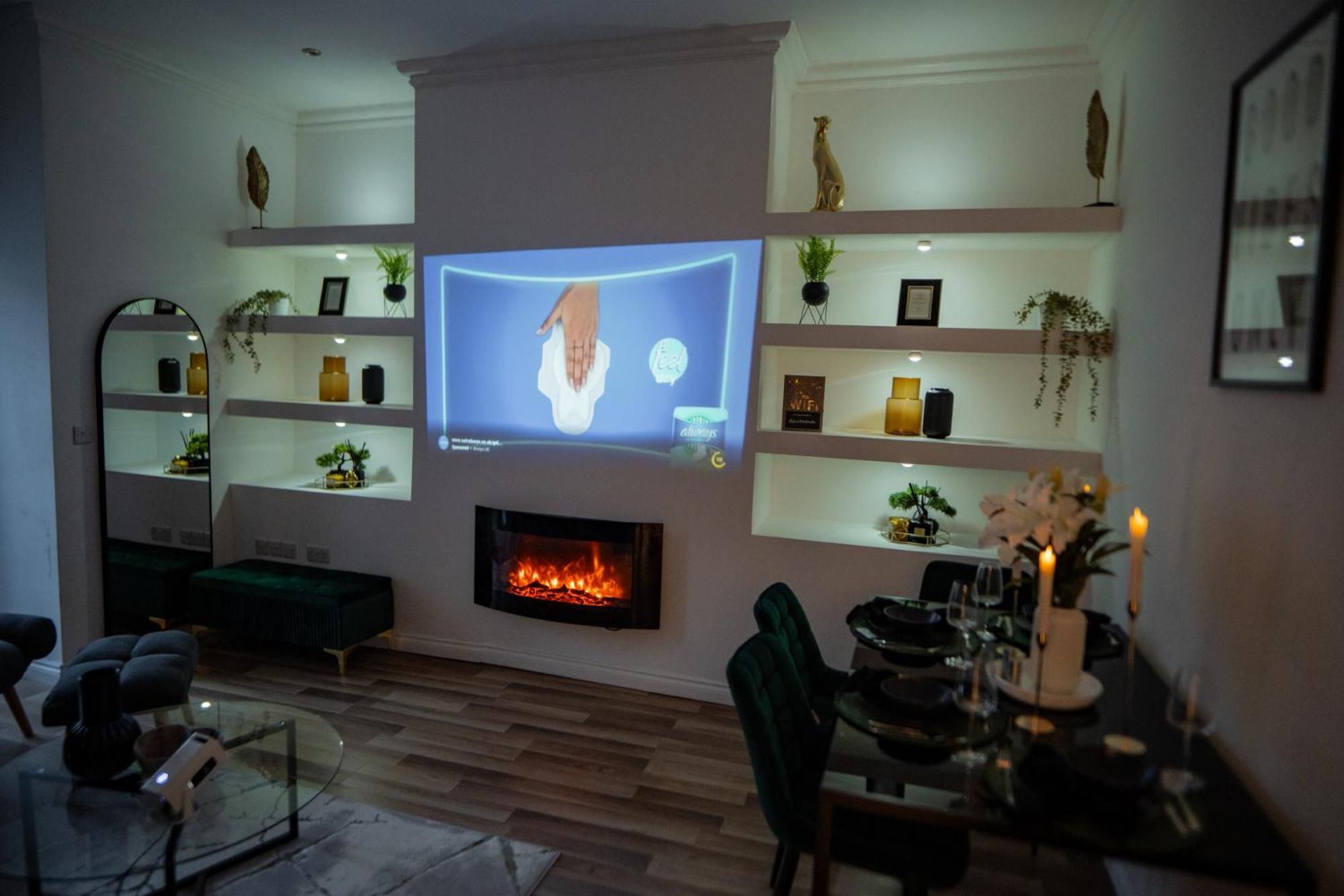 Holiday home - 4 Beds - Sleeps 7 - Street Parking