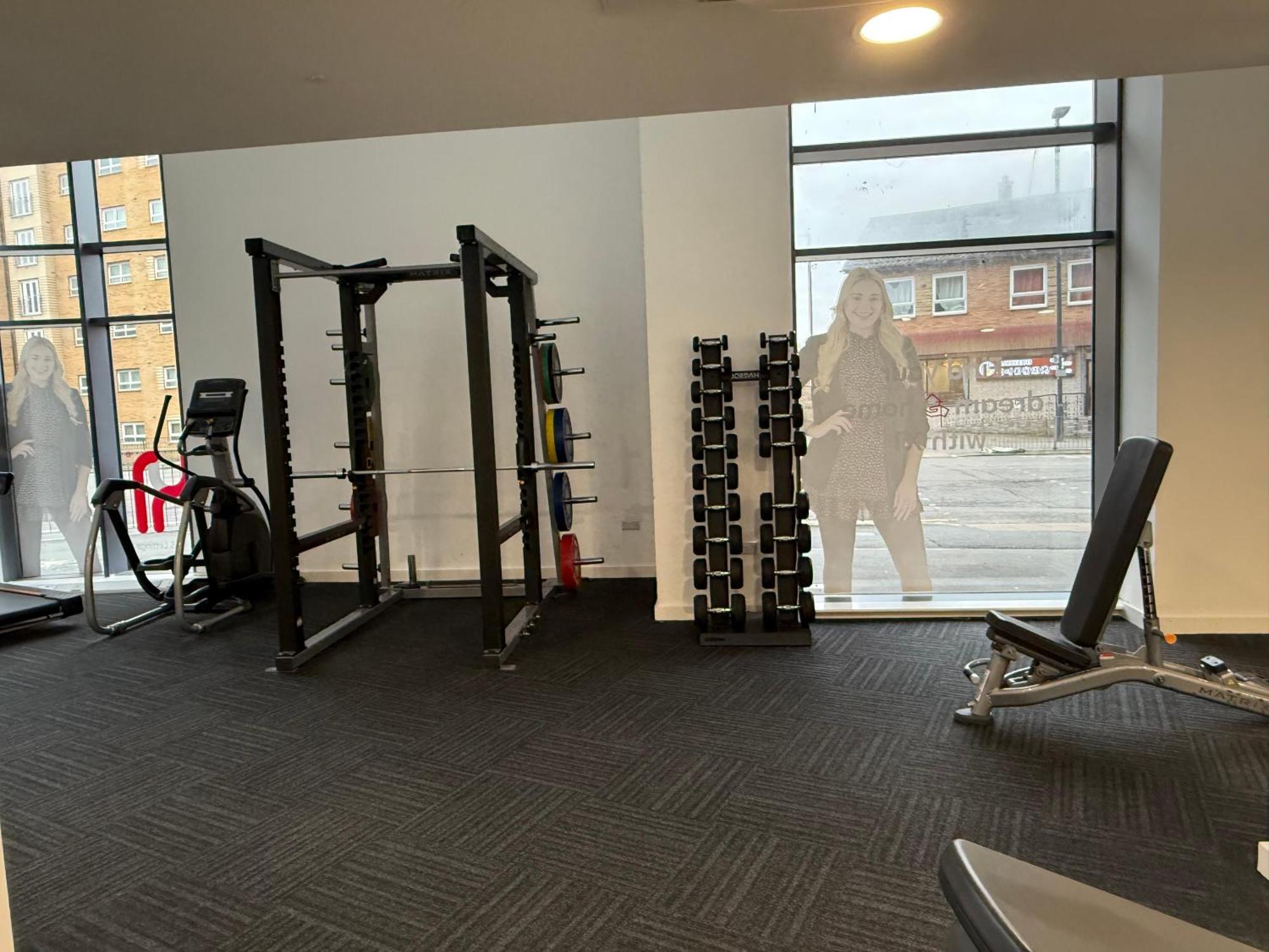 Apartment Cozy 1-bed Escape Close To Arndale, Spinningfields, Old Trafford, Etihad & Mediacityuk, Sleeps 4, Netflix, Gym, Nespresso, Balcony, Perfect For Work, Leisure Long & Short Stays!