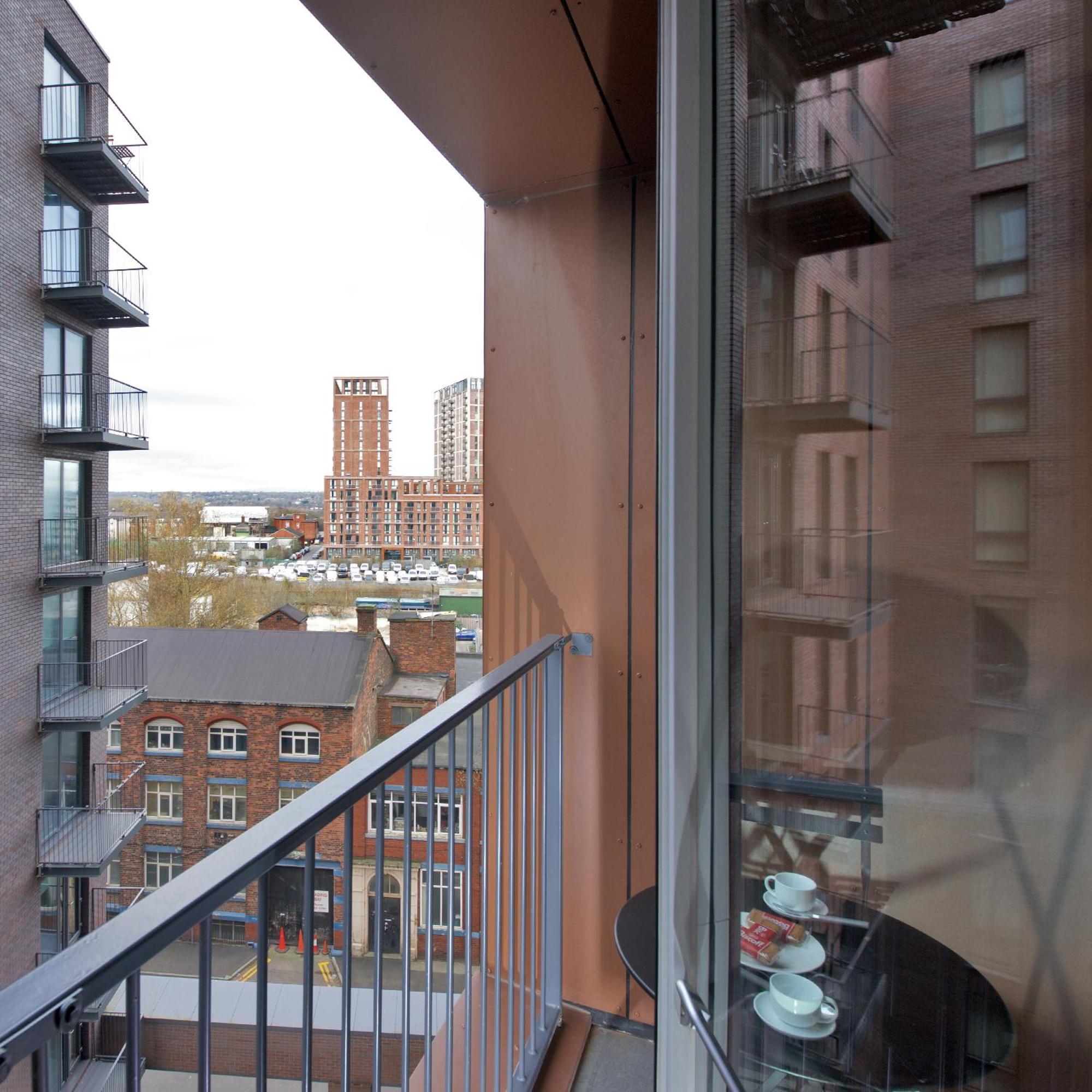 Apartment Cozy 1-bed Escape Close To Arndale, Spinningfields, Old Trafford, Etihad & Mediacityuk, Sleeps 4, Netflix, Gym, Nespresso, Balcony, Perfect For Work, Leisure Long & Short Stays!