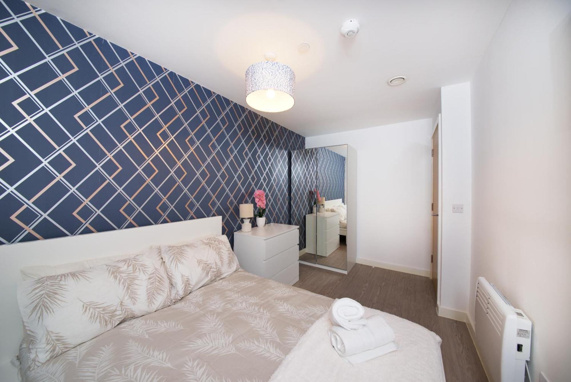 Cozy 1-bed Escape Close To Arndale, Spinningfields, Old Trafford, Etihad & Mediacityuk, Sleeps 4, Netflix, Gym, Nespresso, Balcony, Perfect For Work, Leisure Long & Short Stays! *