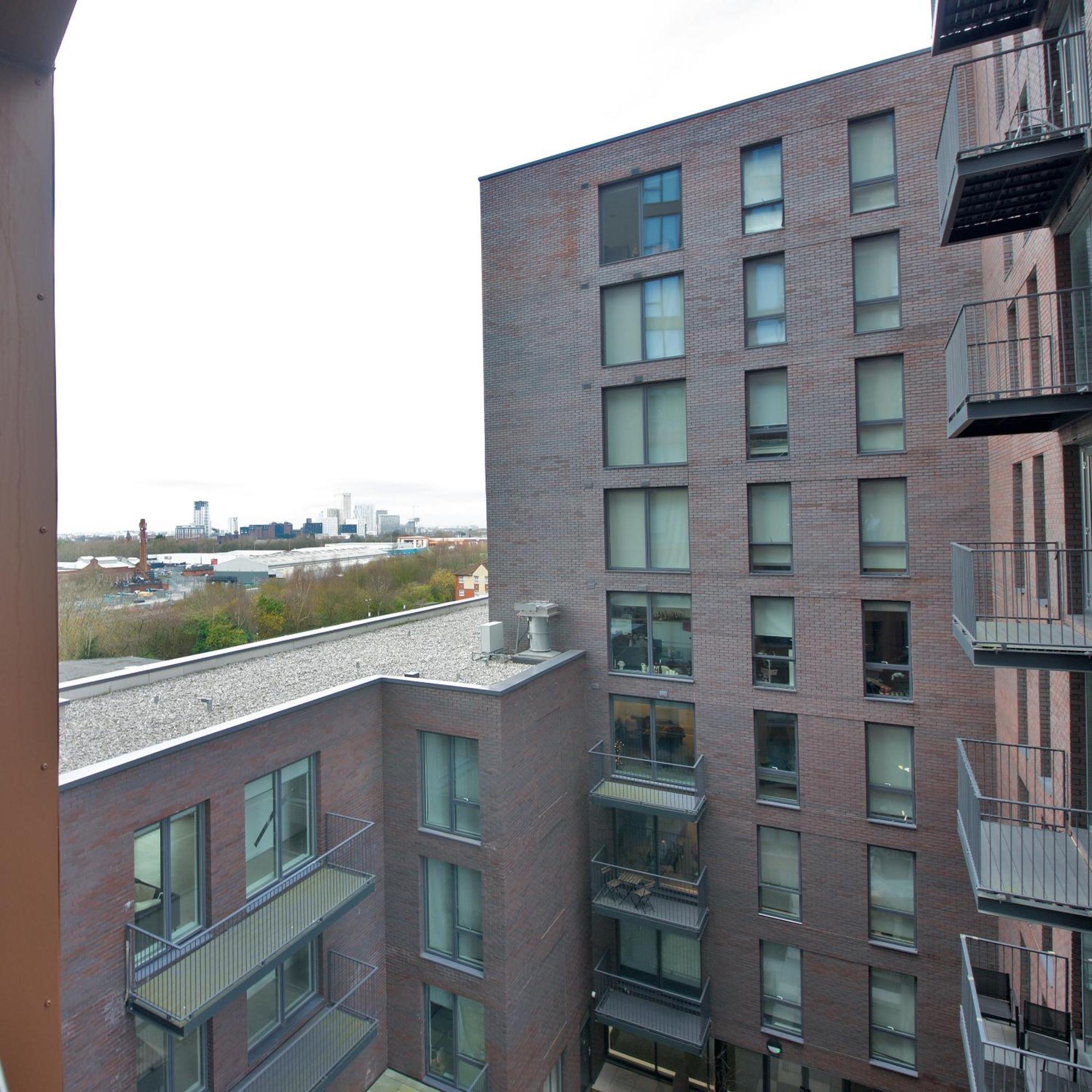 Cozy 1-bed Escape Close To Arndale, Spinningfields, Old Trafford, Etihad & Mediacityuk, Sleeps 4, Netflix, Gym, Nespresso, Balcony, Perfect For Work, Leisure Long & Short Stays! Apartment *