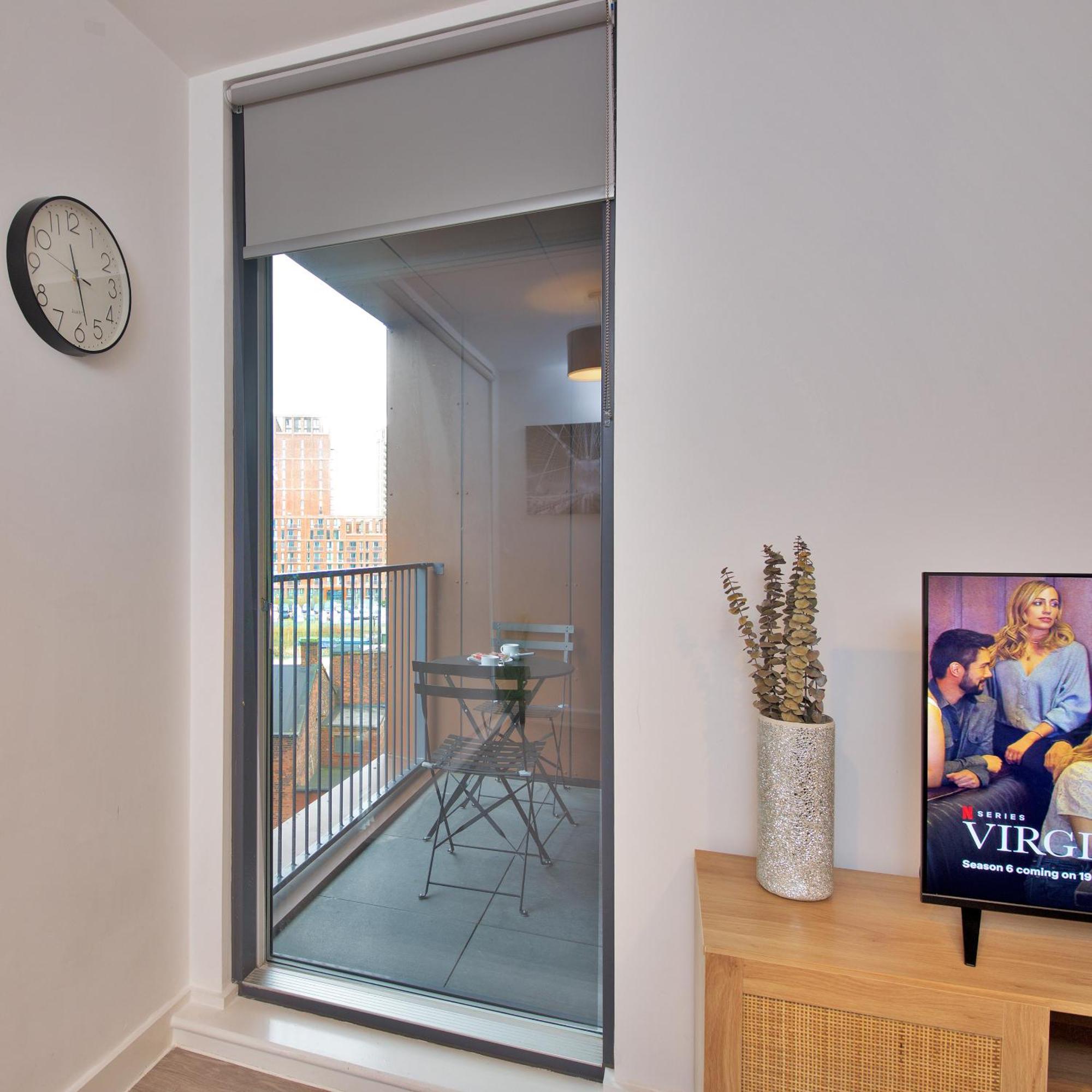 Cozy 1-bed Escape Close To Arndale, Spinningfields, Old Trafford, Etihad & Mediacityuk, Sleeps 4, Netflix, Gym, Nespresso, Balcony, Perfect For Work, Leisure Long & Short Stays! Apartment