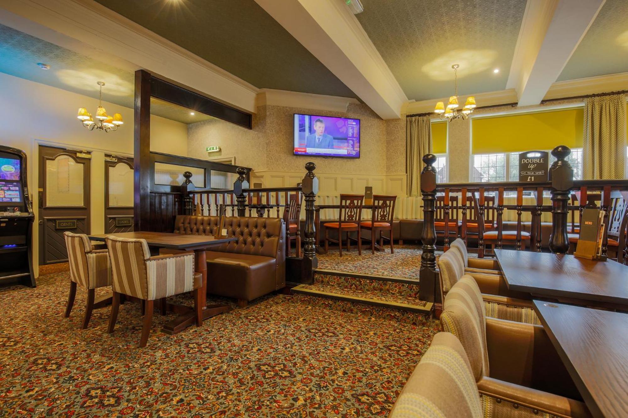 Fairway Hotel *