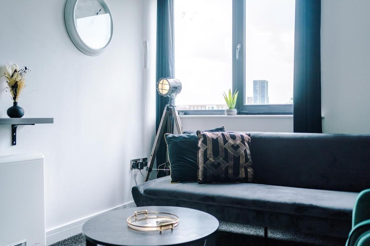 Sleeps 8, Free Parking, Stunning In Salford Quays, Perfect For Groups, Long Term Disc Apartment *